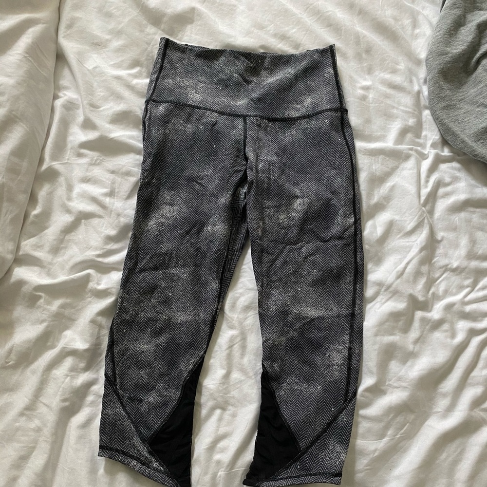 LULULEMON CROPPED LEGGINGS